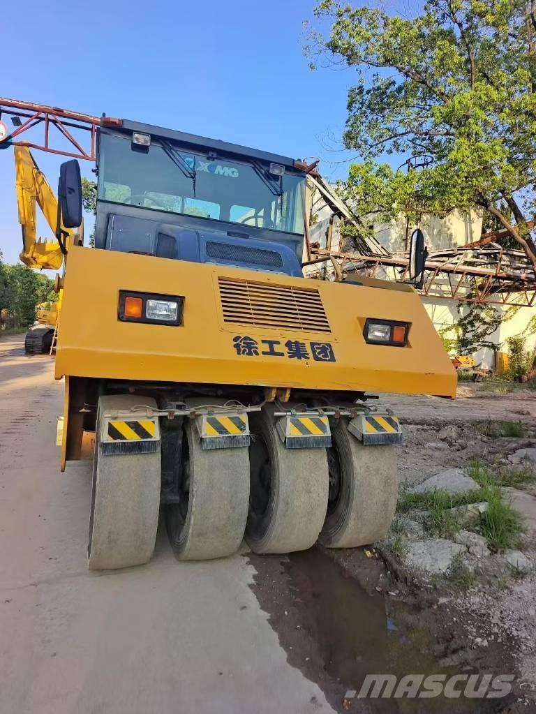 XCMG XP 263 胶轮压路机
