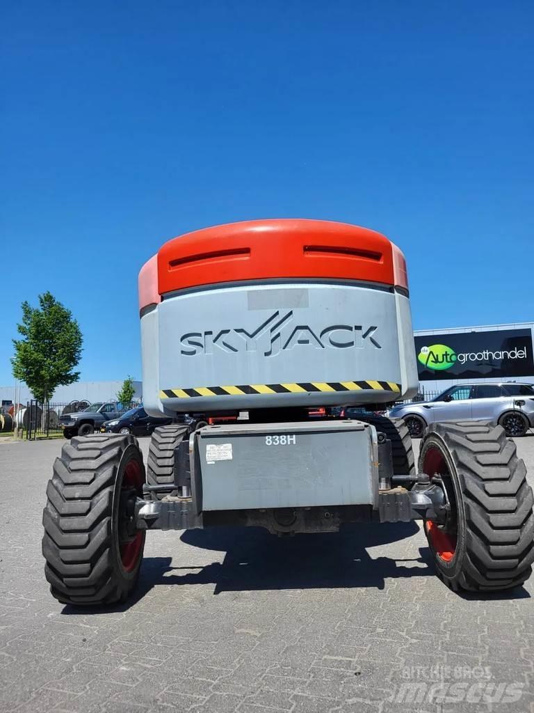 SkyJack SJ 46AJ 曲臂高空工作平台