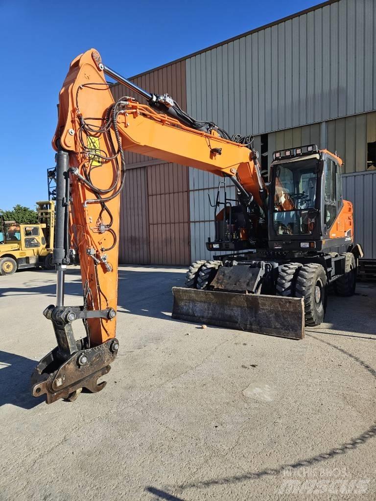 Doosan DX 165 W-5 轮式挖掘机