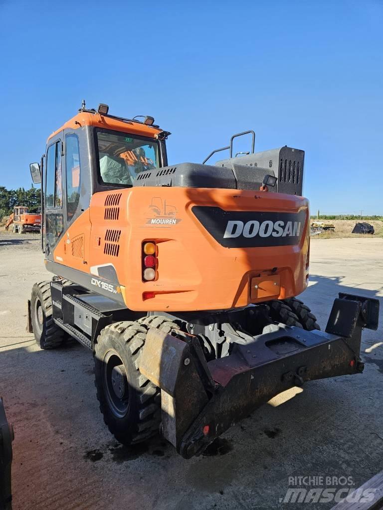 Doosan DX 165 W-5 轮式挖掘机
