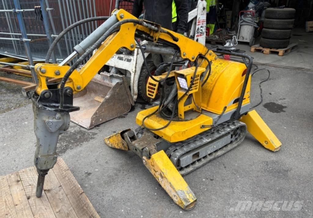 Brokk 50 组装挖掘机