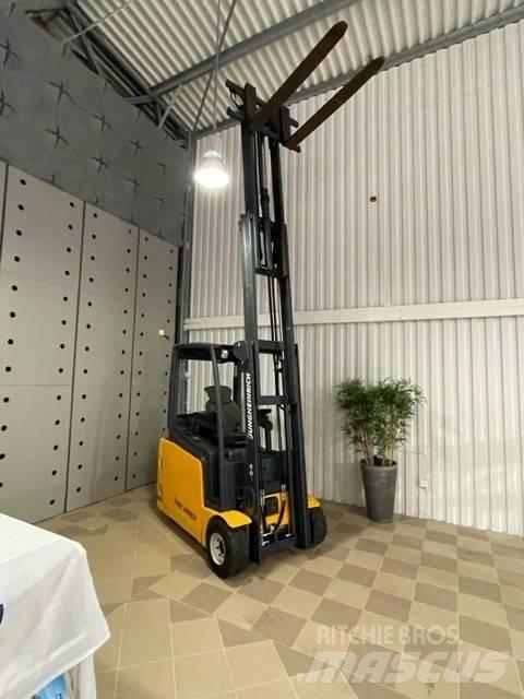Jungheinrich EFG 218 电动叉车