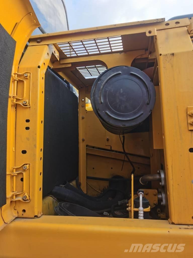 Komatsu PC 220-7 履带挖掘机