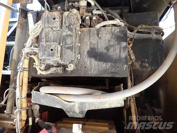 CAT M320F 特种挖掘机
