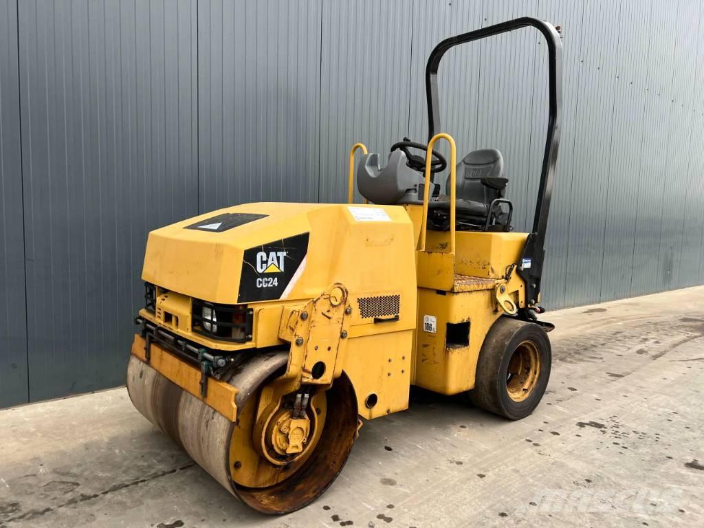 CAT CC24 复合式压路机