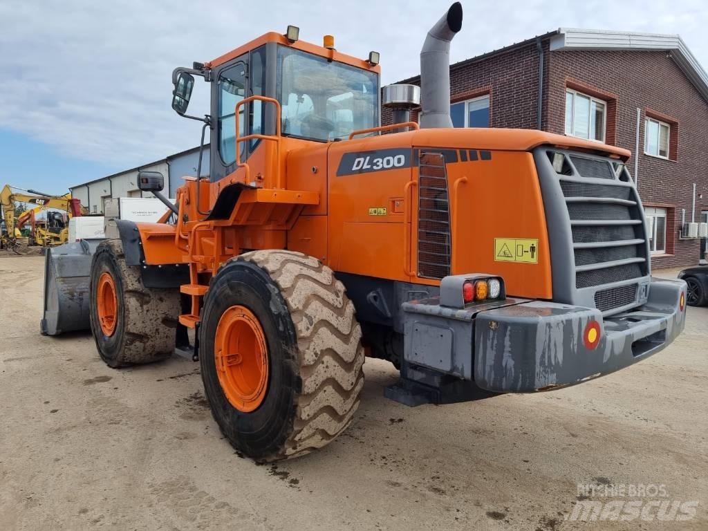 Doosan DL 300 轮式装载机