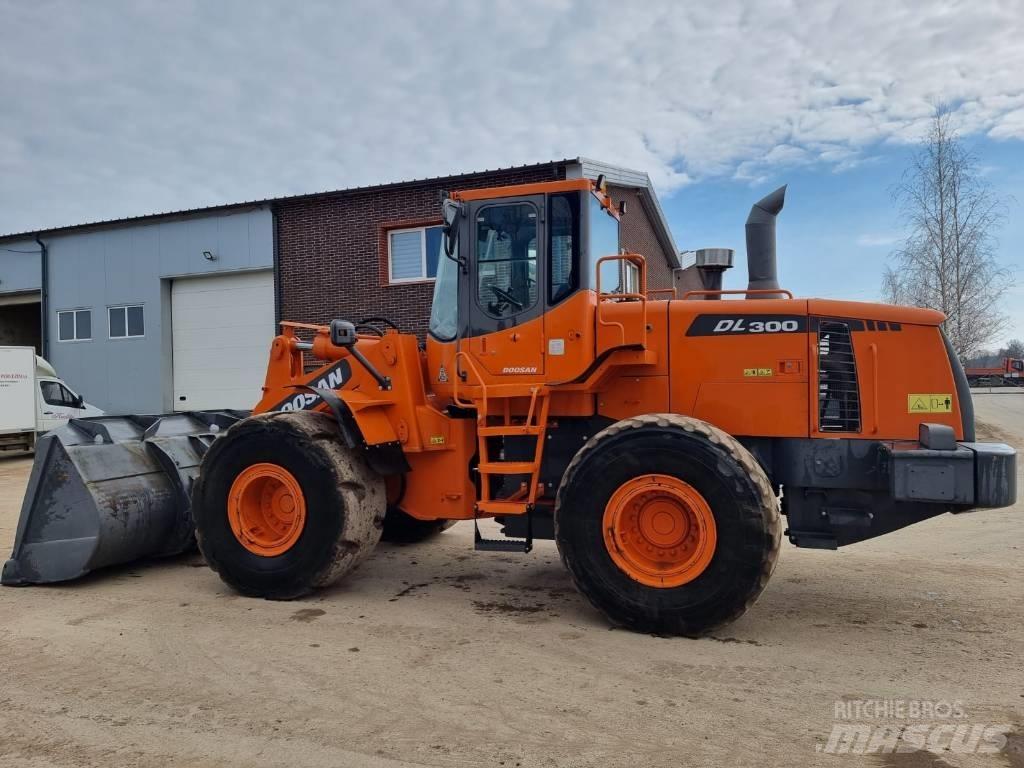 Doosan DL 300 轮式装载机