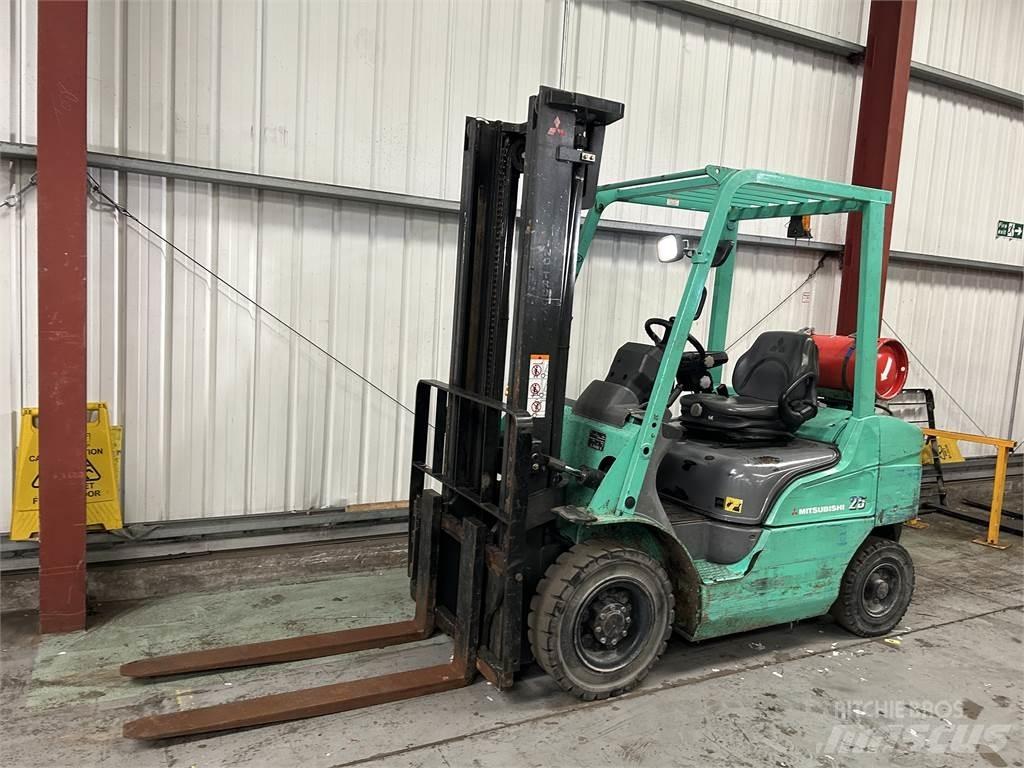Mitsubishi FG25NT 天然气叉车