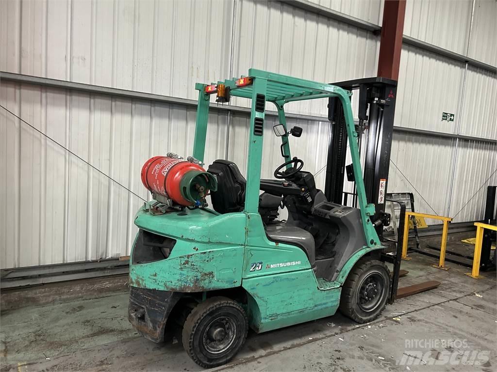 Mitsubishi FG25NT 天然气叉车