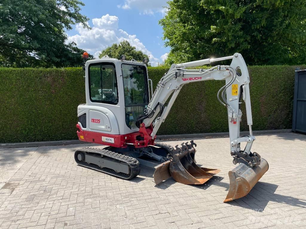Takeuchi TB 225 小型挖掘机