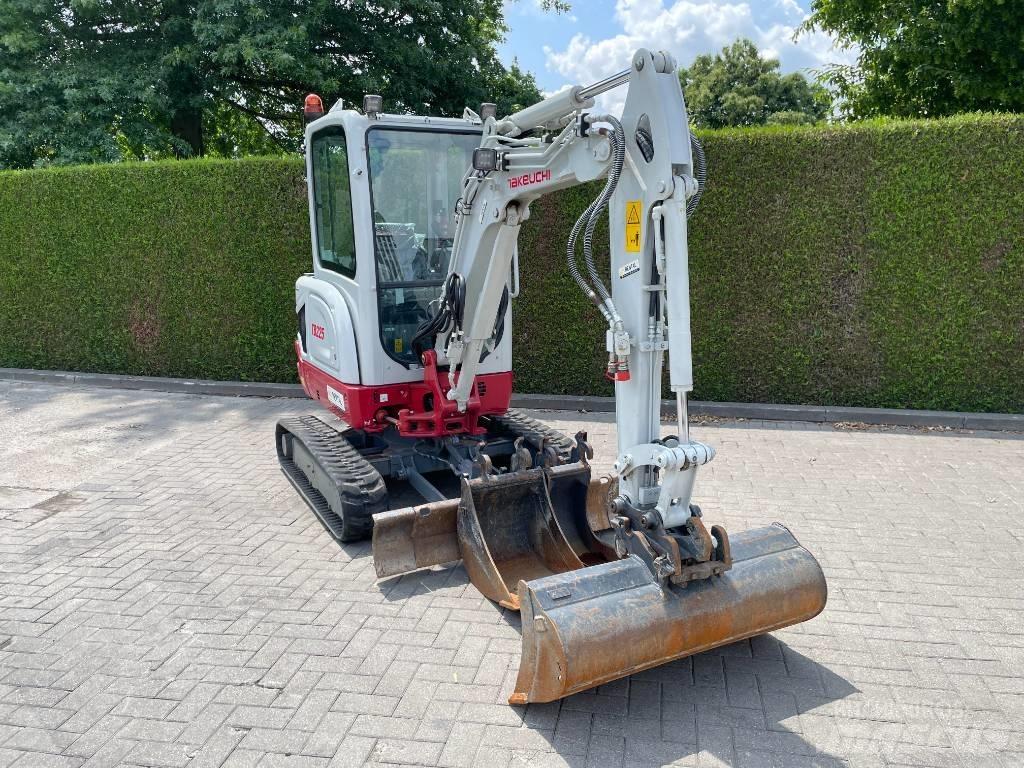 Takeuchi TB 225 小型挖掘机