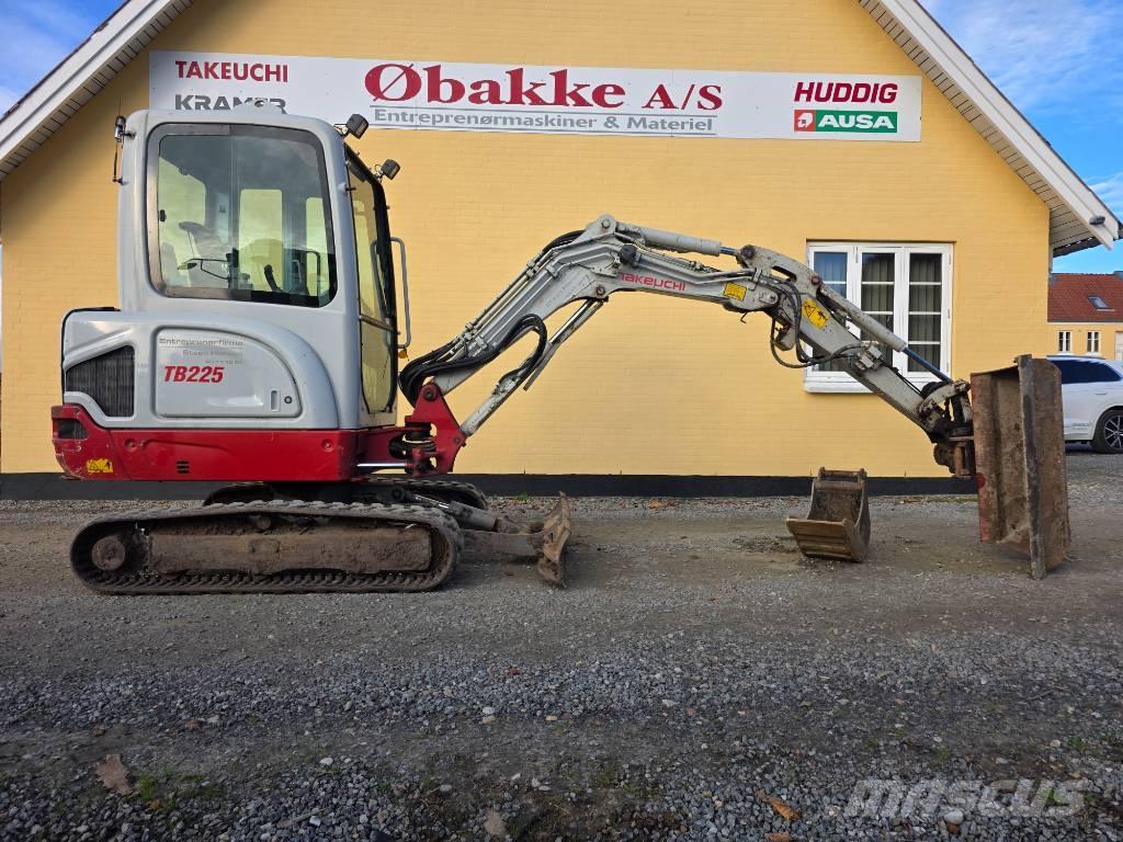 Takeuchi TB 225 小型挖掘机