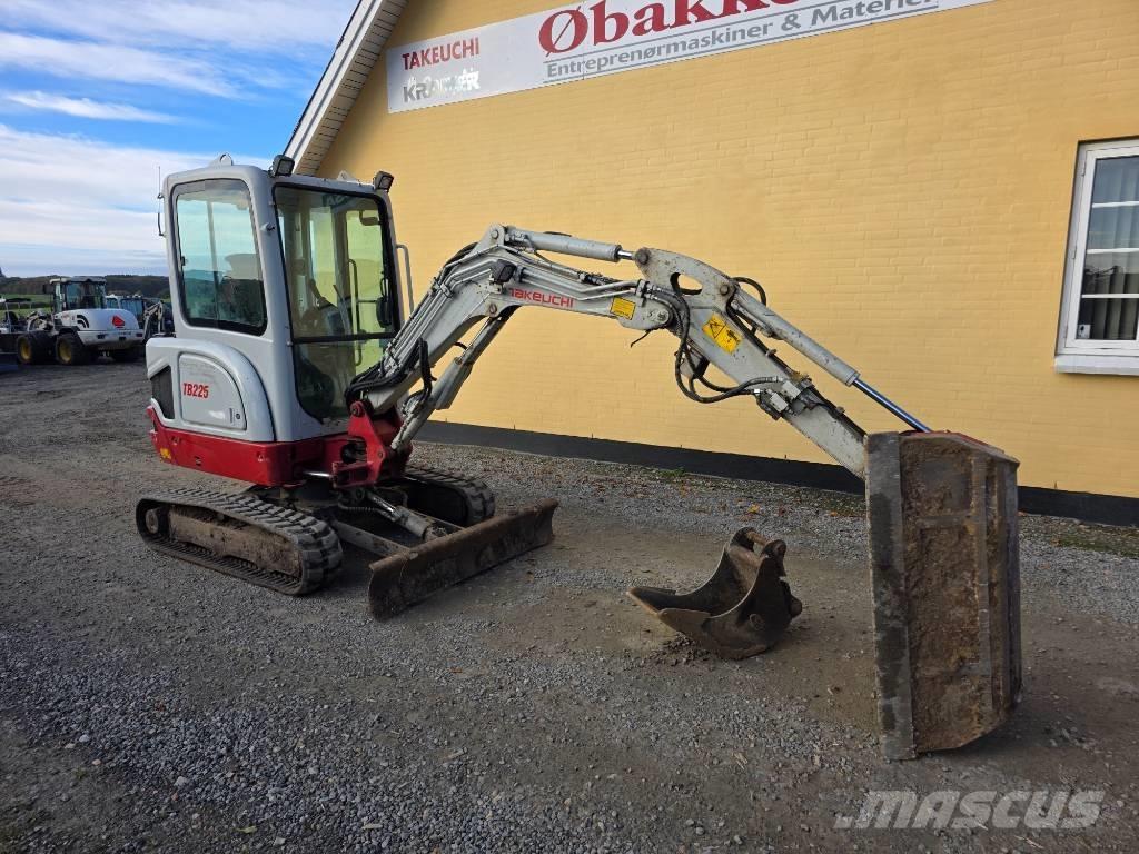 Takeuchi TB 225 小型挖掘机
