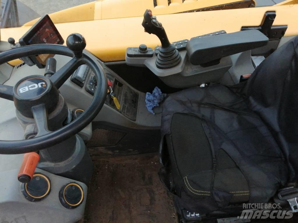 JCB 560-80 伸缩臂叉装车|叉装车