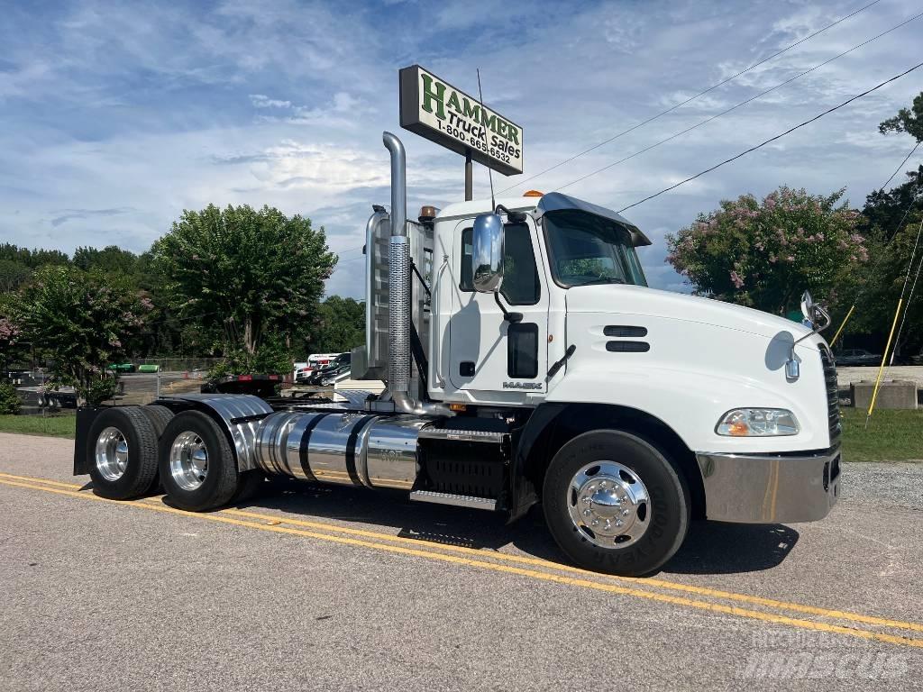 Mack CXU 613 牵引车