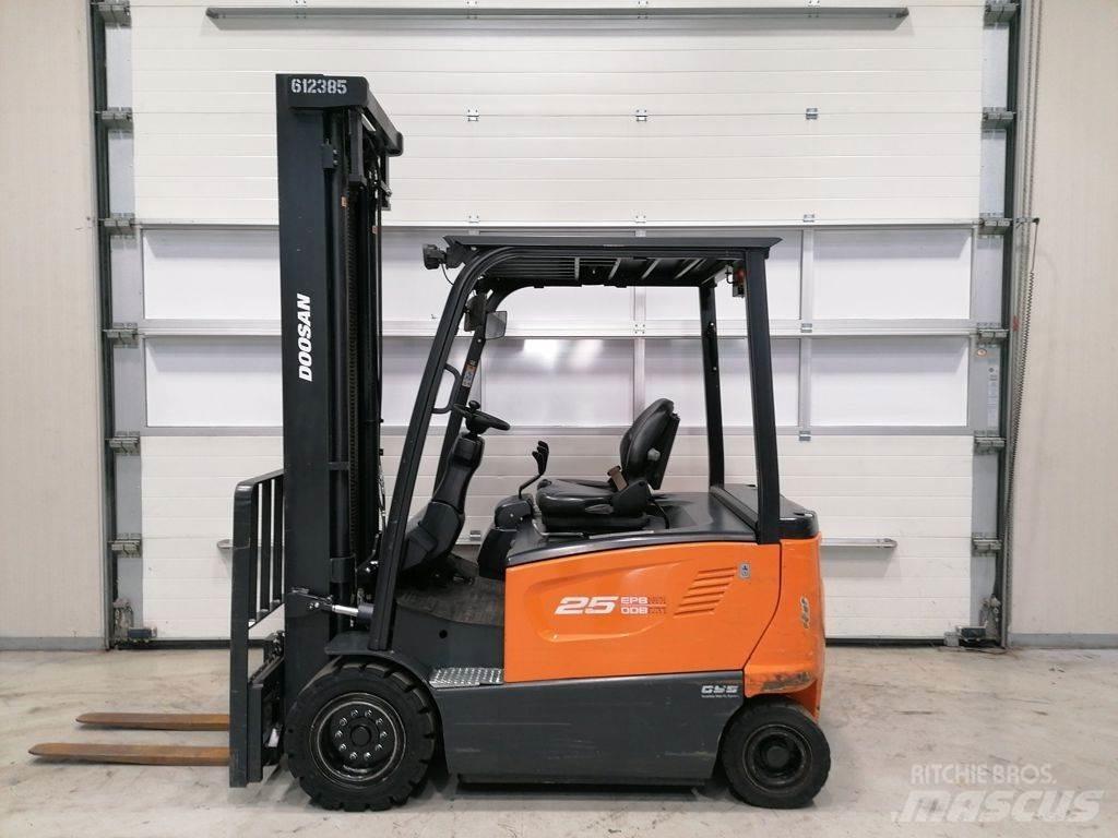 Doosan B25X-7 电动叉车