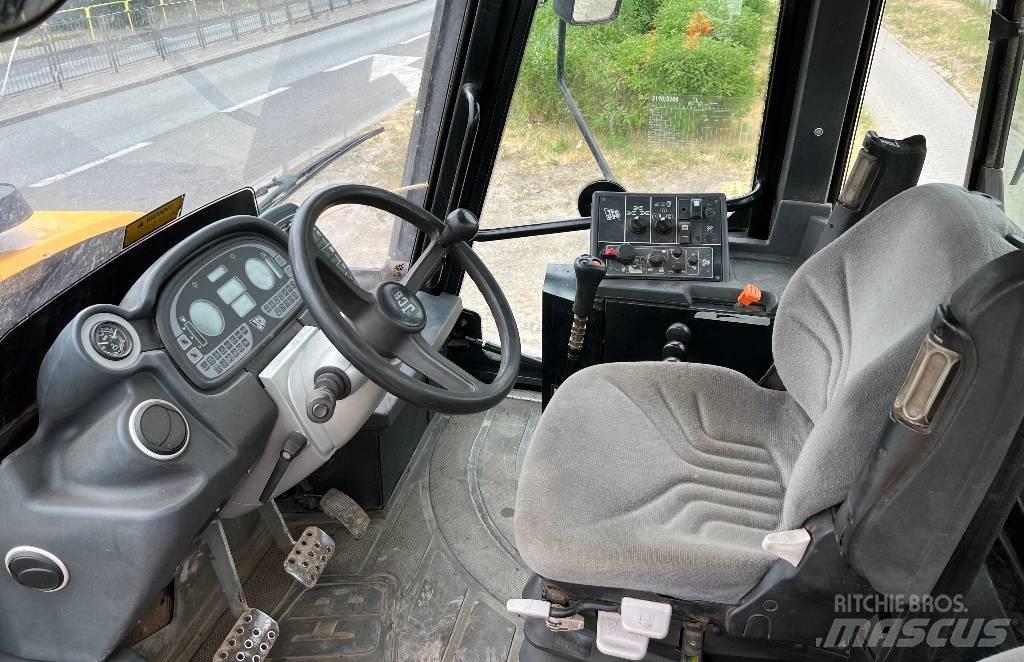 JCB Fastrac 3200 拖拉机/农用车