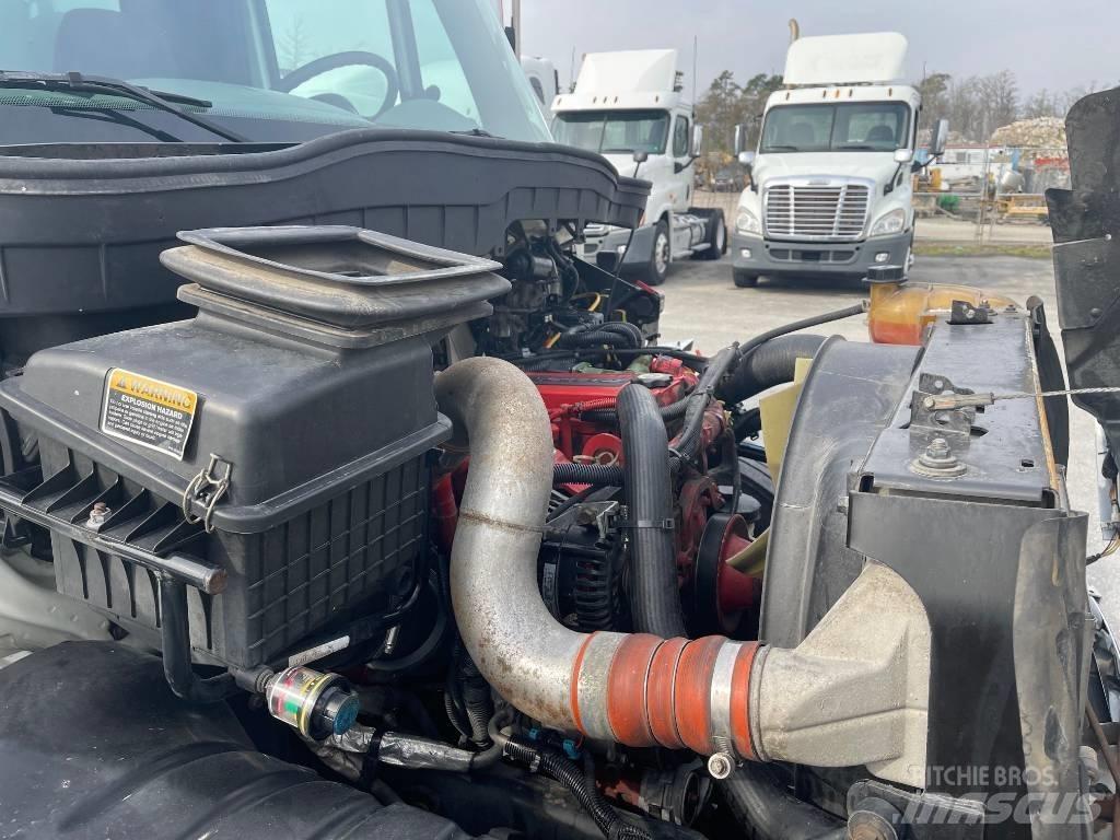 International 4300 厢式货车