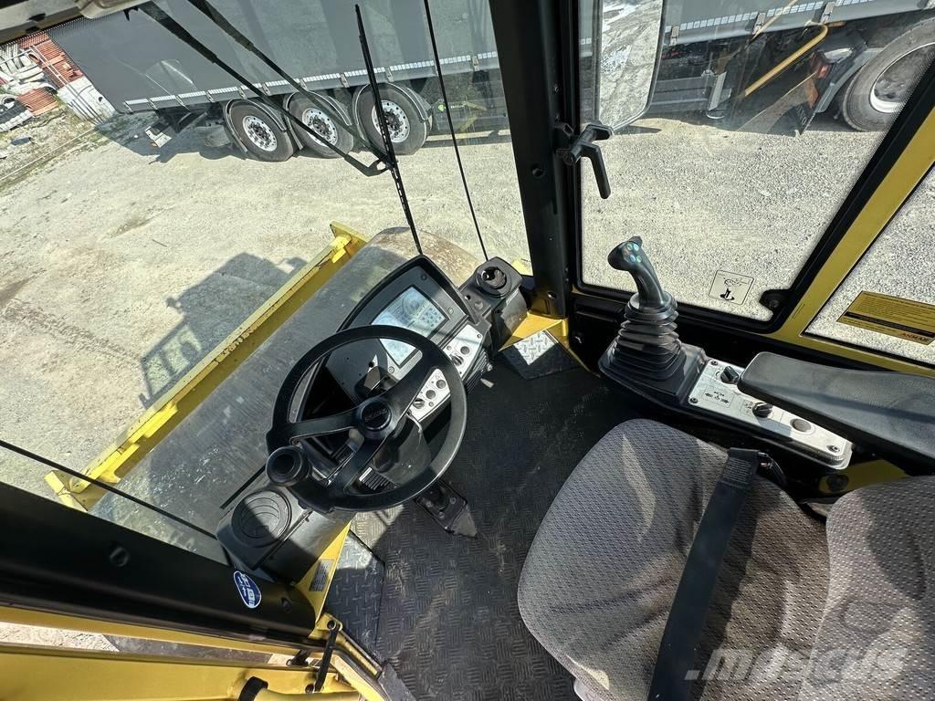 Bomag BW213-DH4 单轮压路机