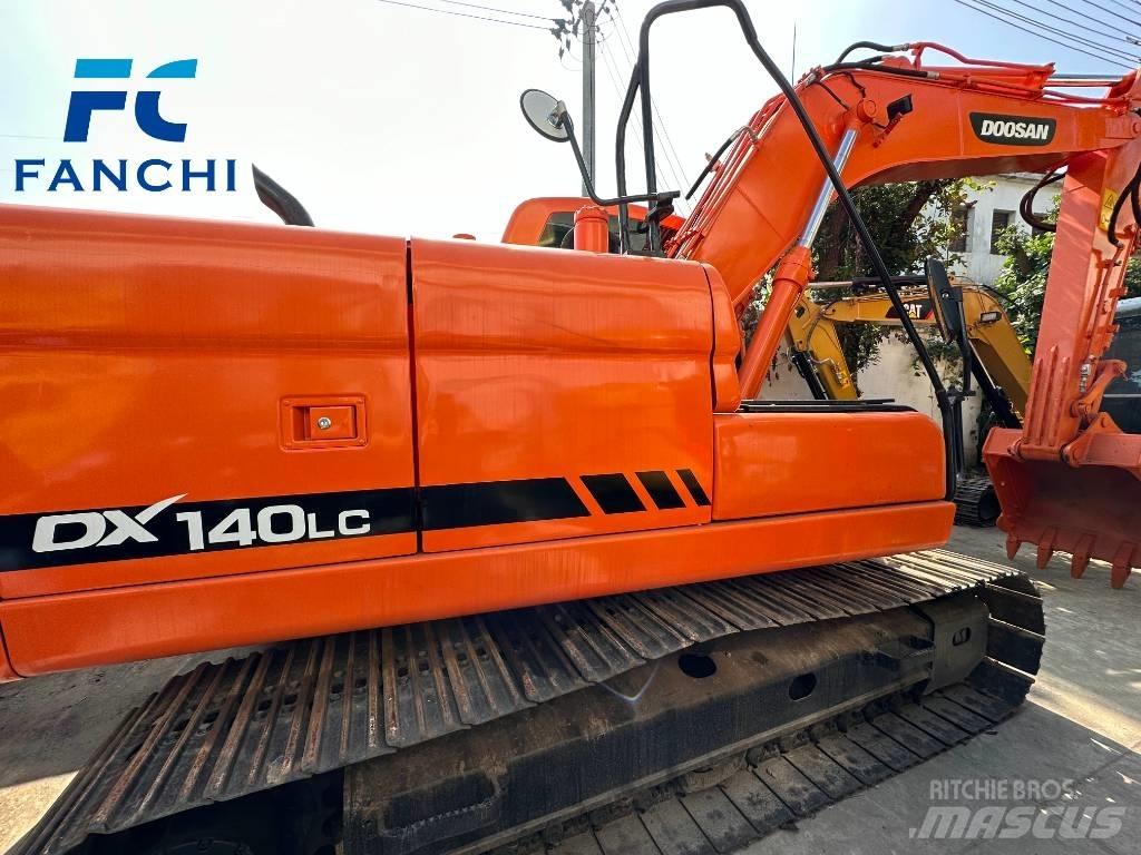 Doosan DX 140 LC 轮式挖掘机