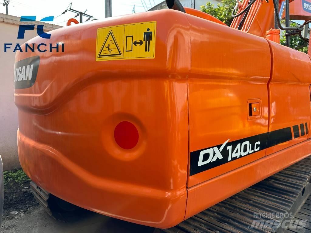 Doosan DX 140 LC 轮式挖掘机