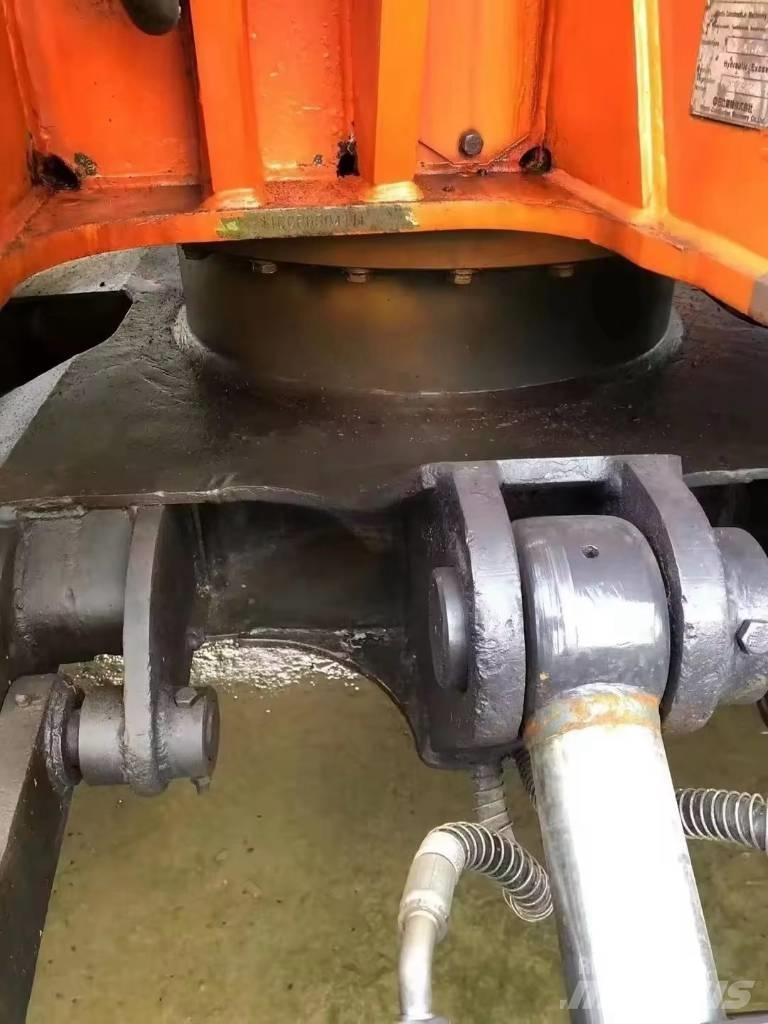 Hitachi ZX 75 中型挖掘机
