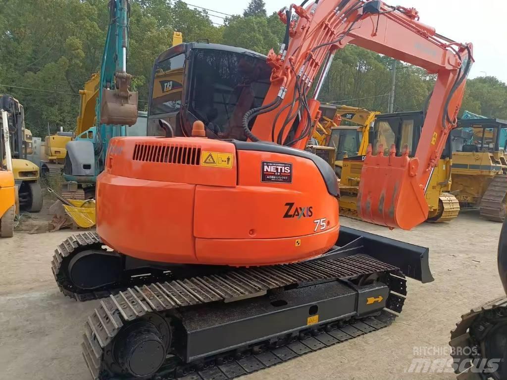Hitachi ZX 75 中型挖掘机