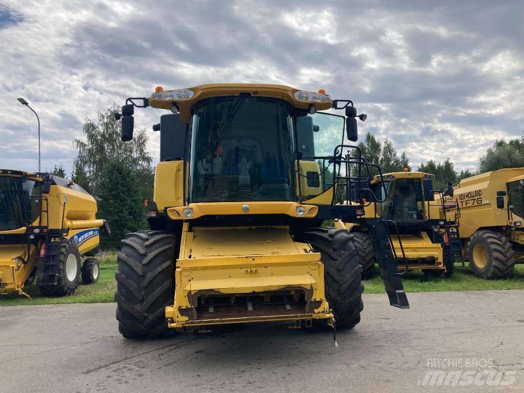 New Holland CX 8070 联合收割机
