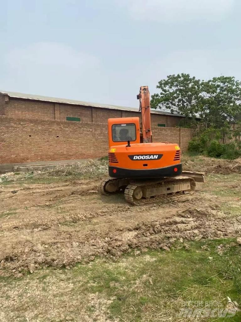 Doosan DX 80 中型挖掘机