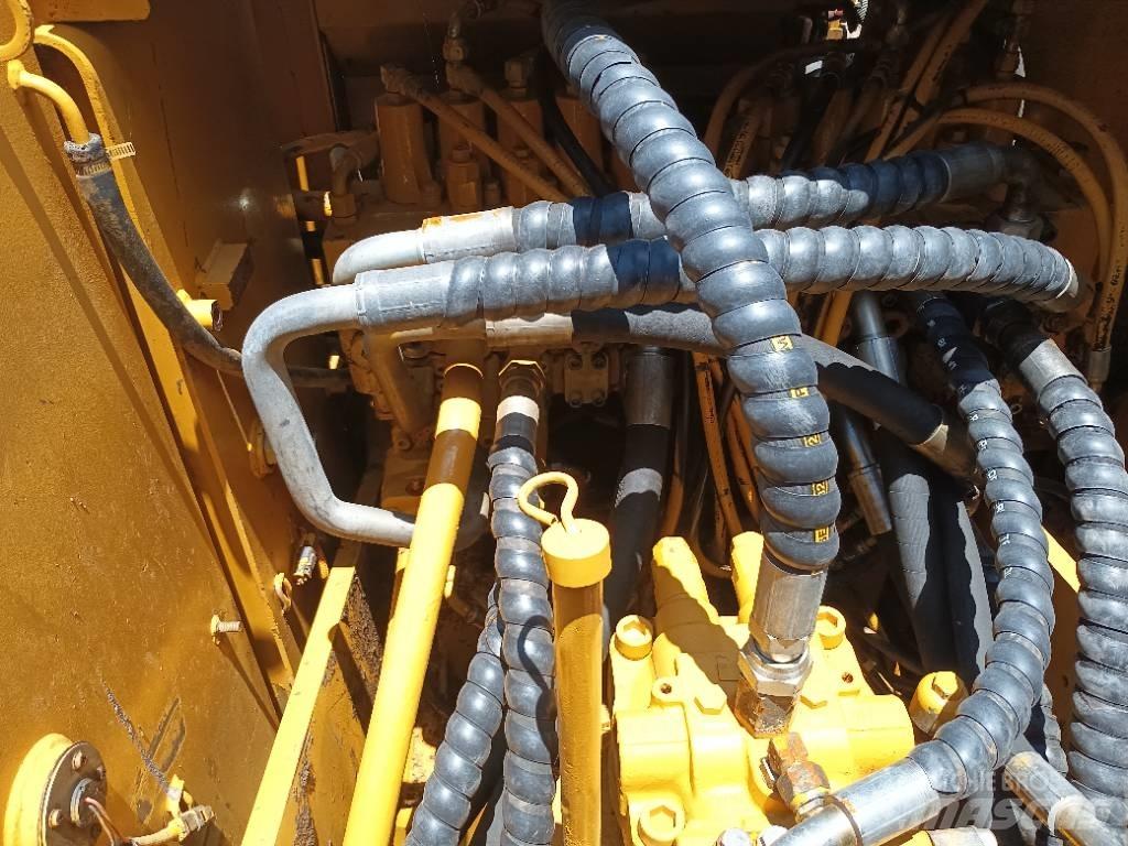 CAT 320 D2 履带挖掘机
