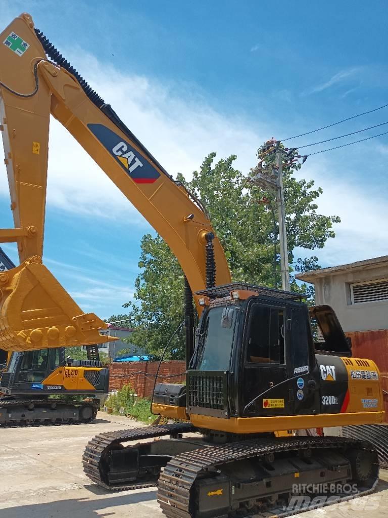 CAT 320 D2 履带挖掘机