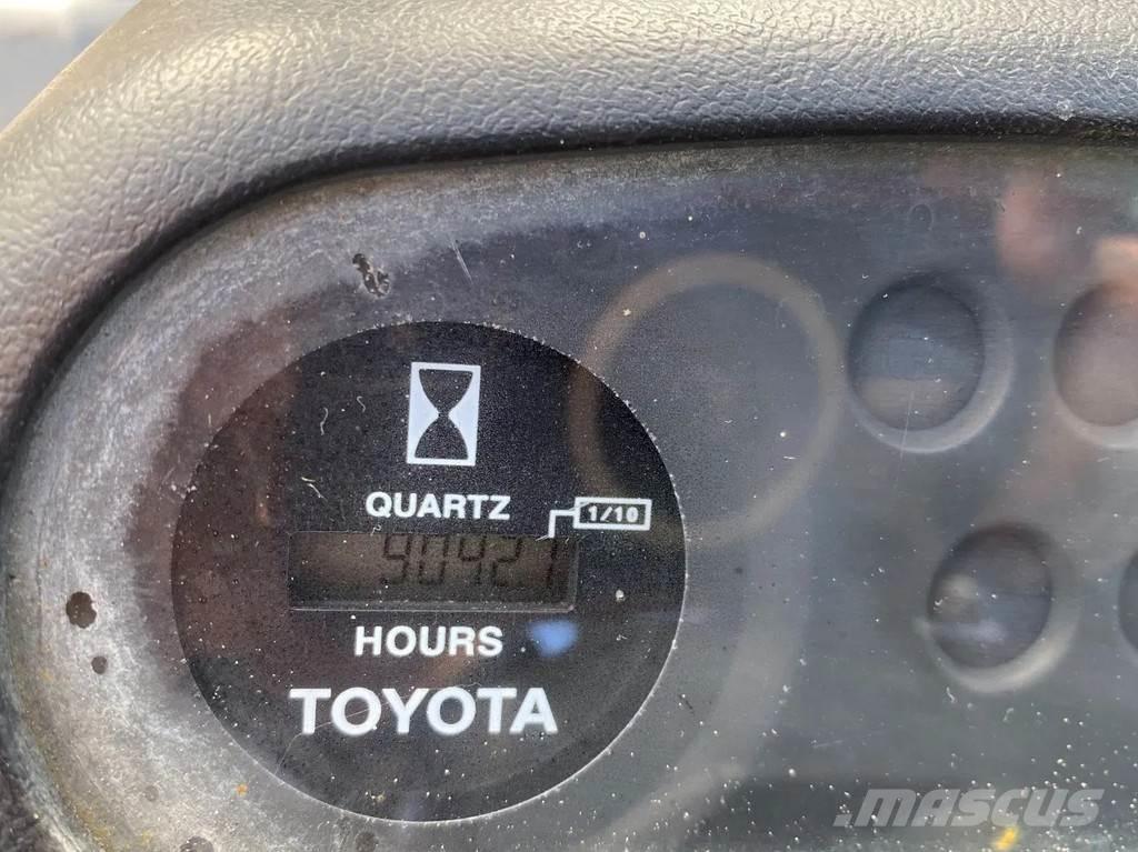 Toyota 42-6FGF25 天然气叉车