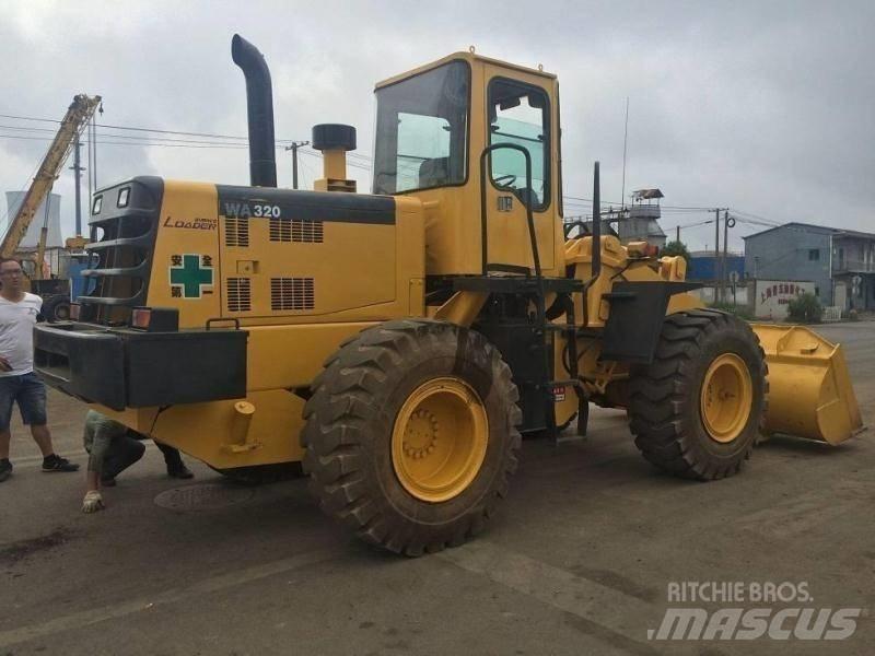 Komatsu WA 320 反铲装载机