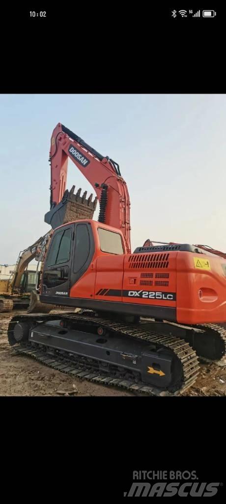 Doosan DX 220 履带挖掘机