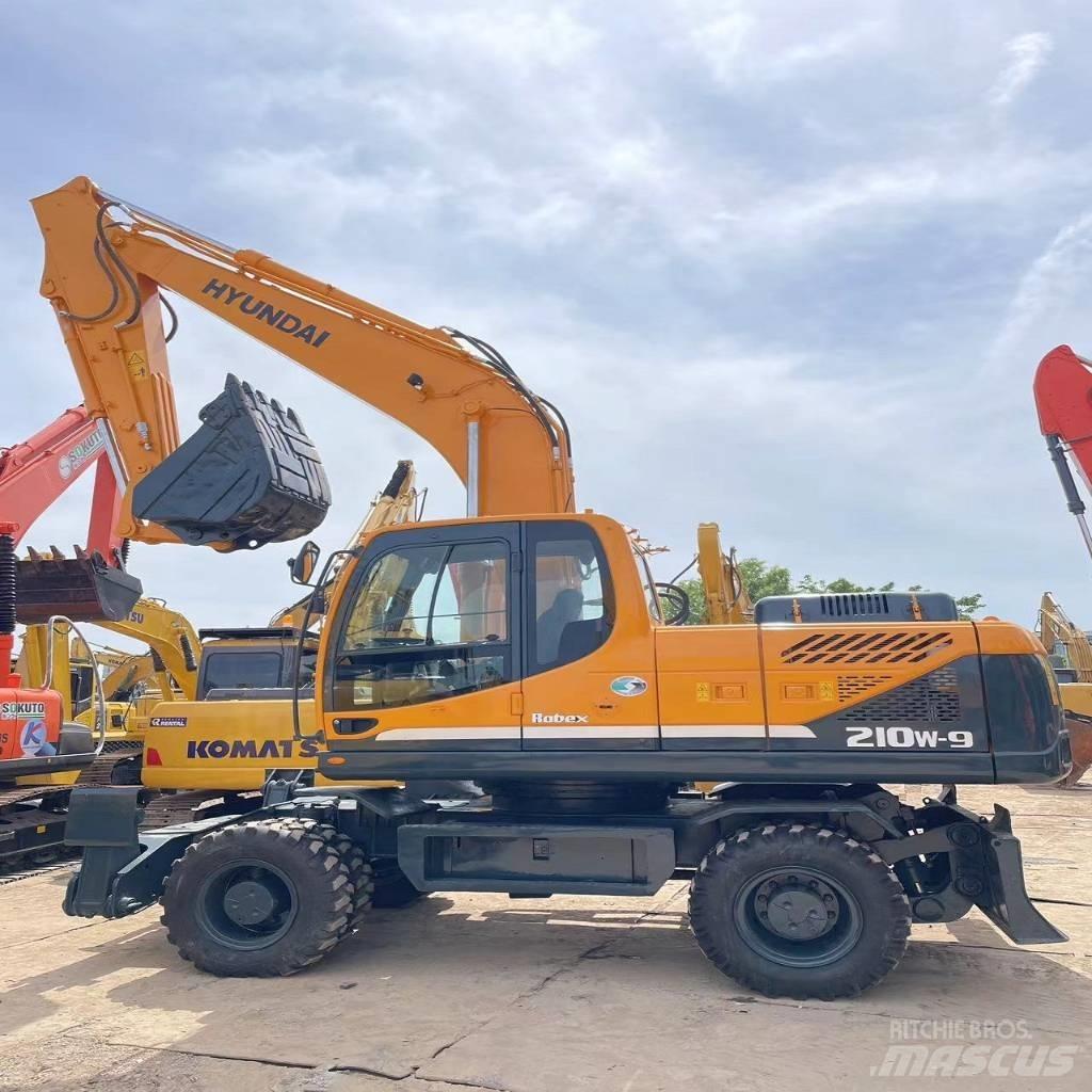 Hyundai R210W-9 轮式挖掘机