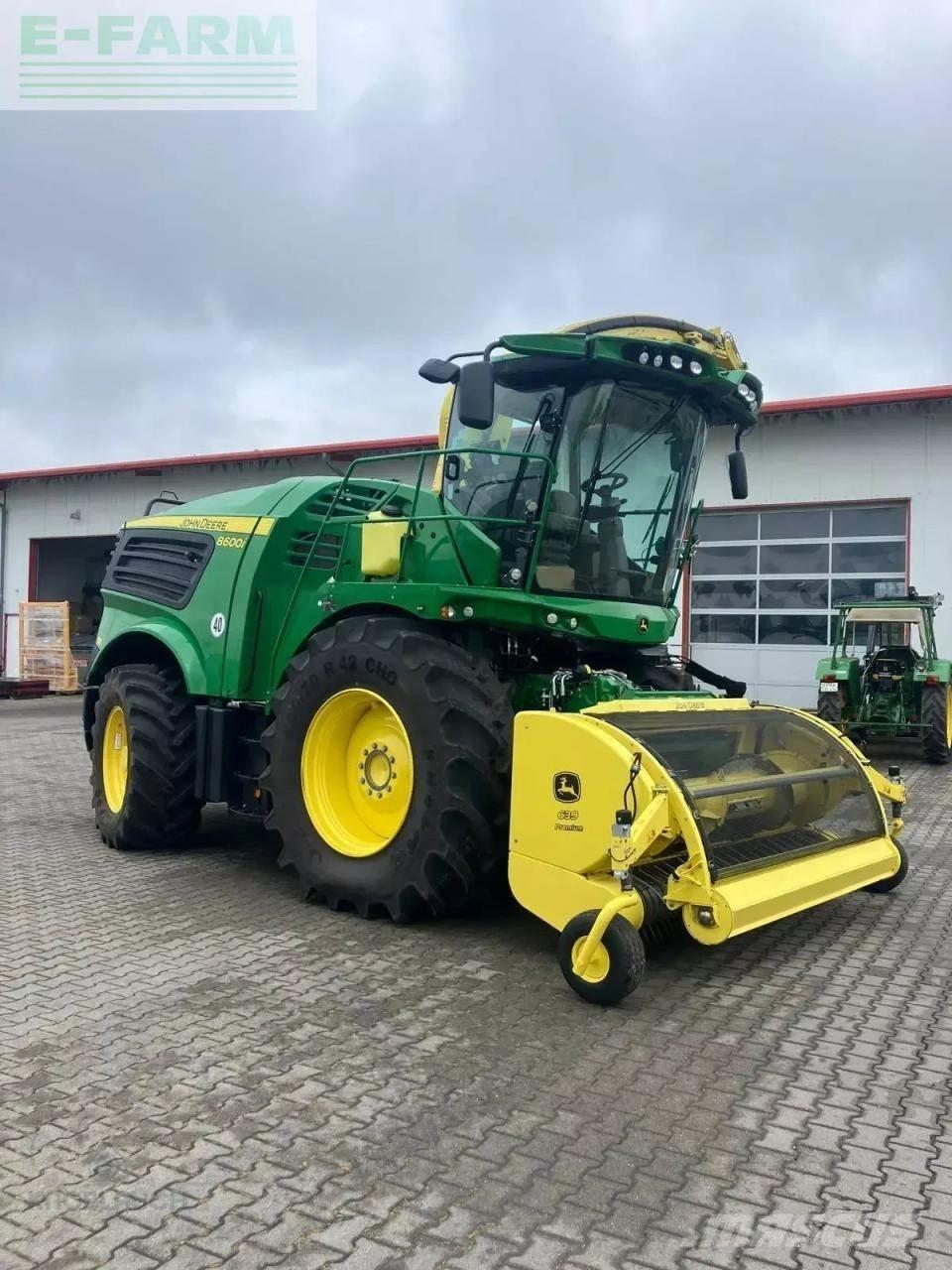 John Deere 8600i 自走式青贮饲料收割机