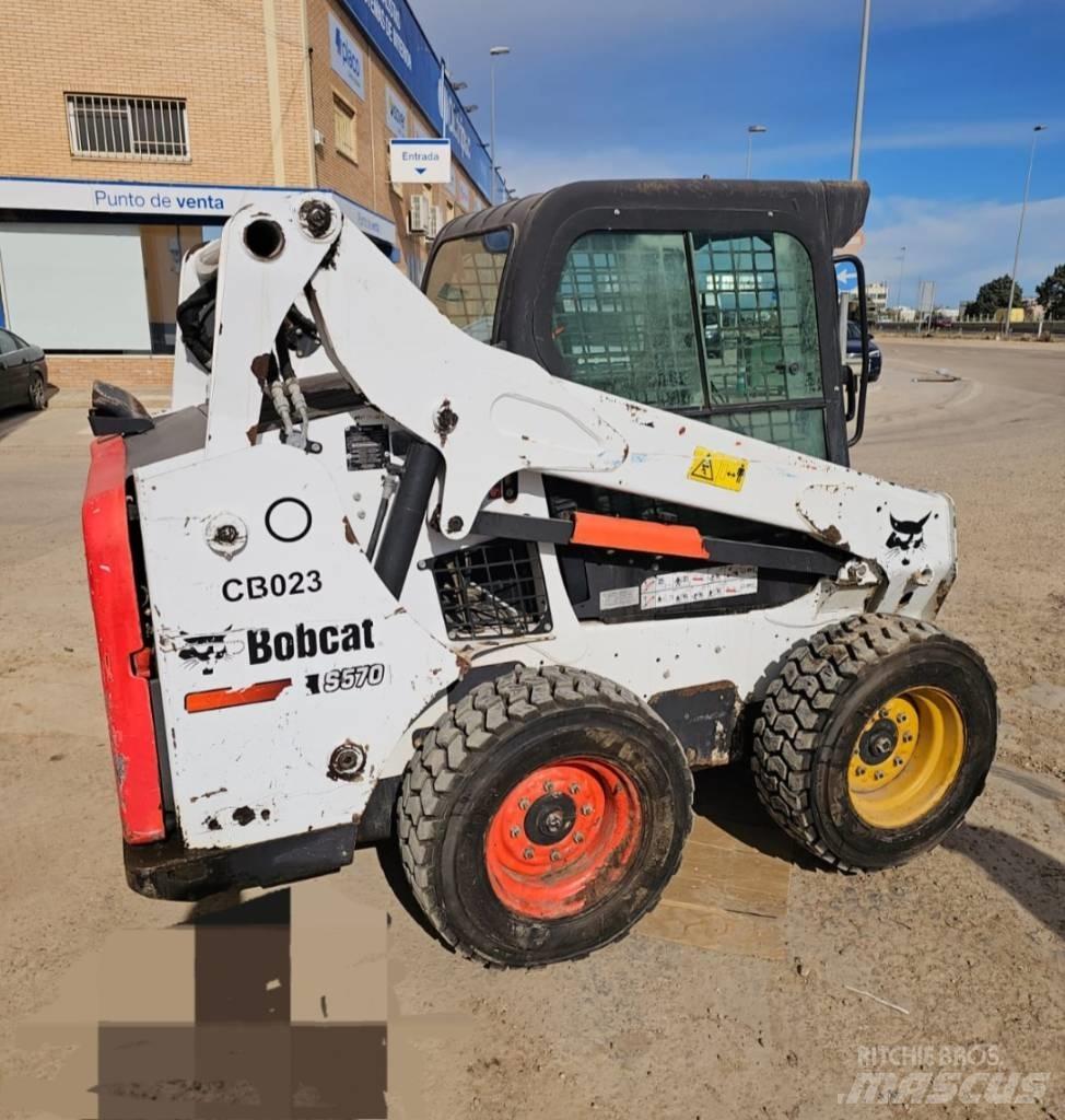 Bobcat S 570 滑移装载机