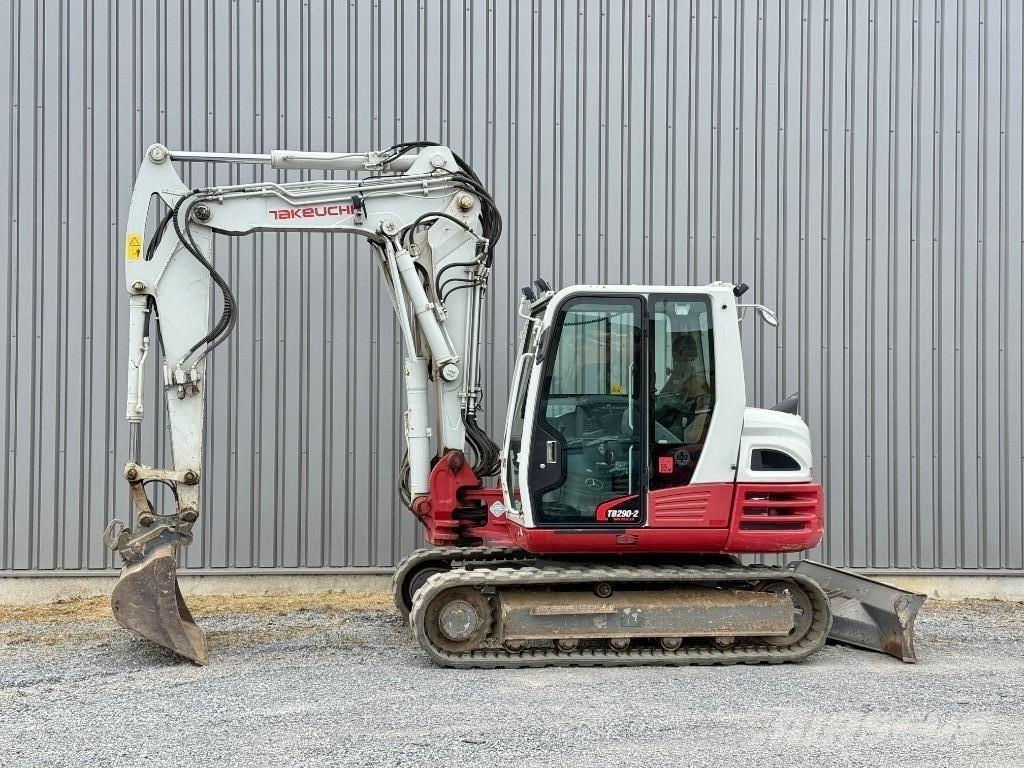 Takeuchi TB 290 中型挖掘机