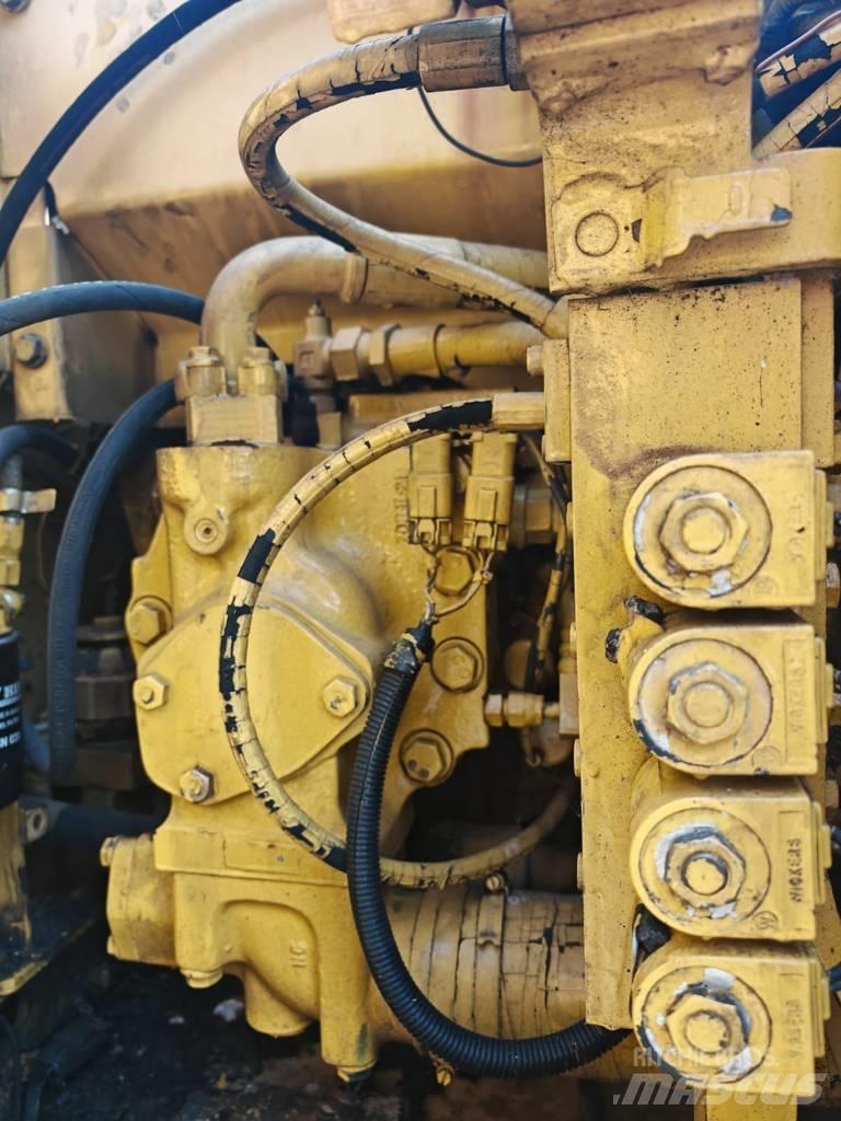 Komatsu PW 130ES-6K 轮式挖掘机