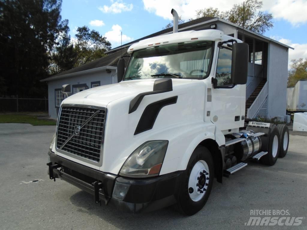 Volvo VNL 64 300 牵引车
