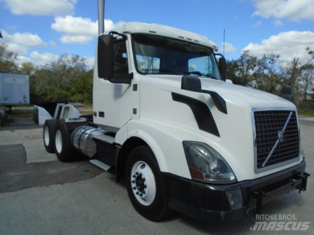 Volvo VNL 64 300 牵引车