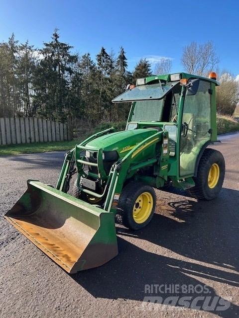 John Deere 2720 小型拖拉机