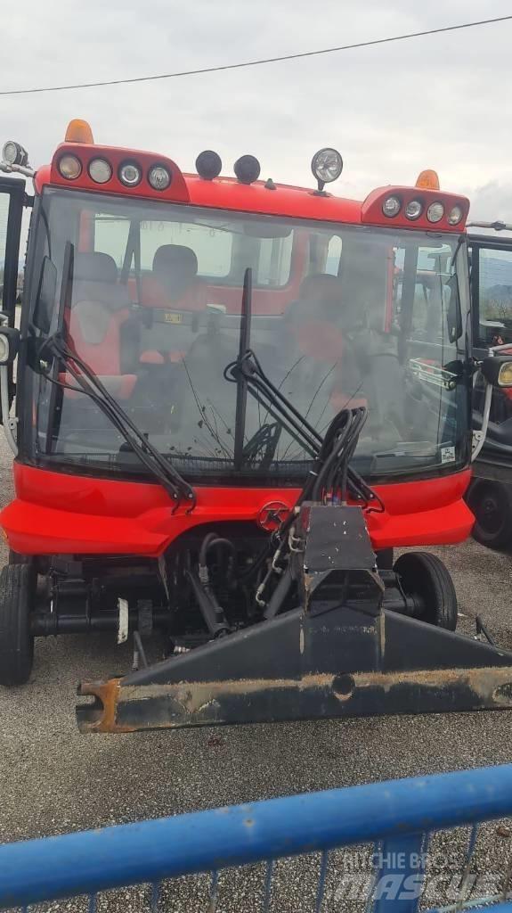  PistenBully  600 铲雪车