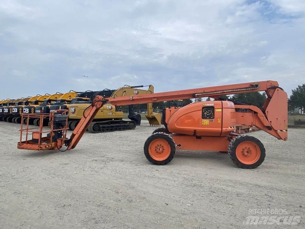 JLG 600AJ 曲臂高空工作平台