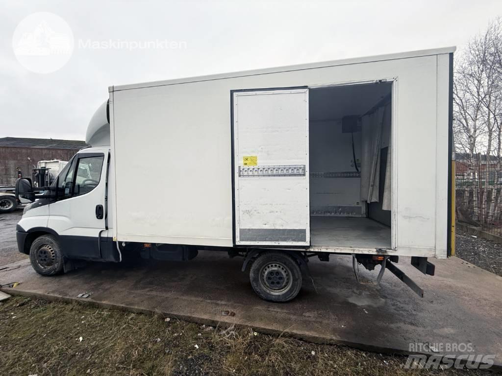 Iveco Daily 35 S16 冷藏面包车