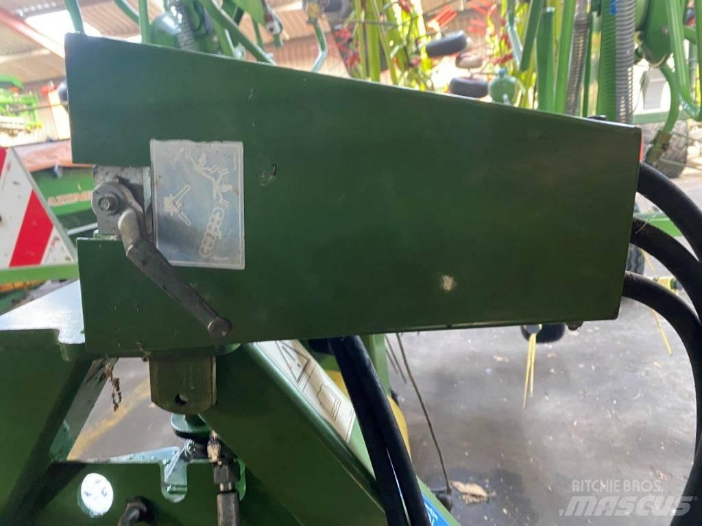 Krone KWT 882/8 犁耙和摊草机