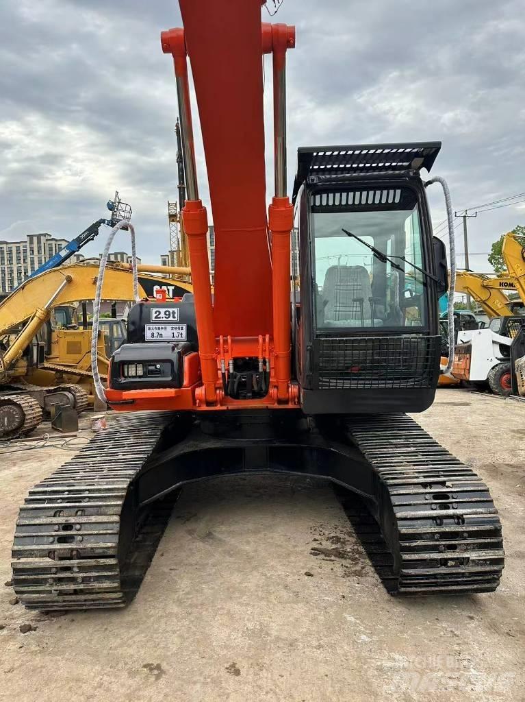 Hitachi ZX 200 履带挖掘机