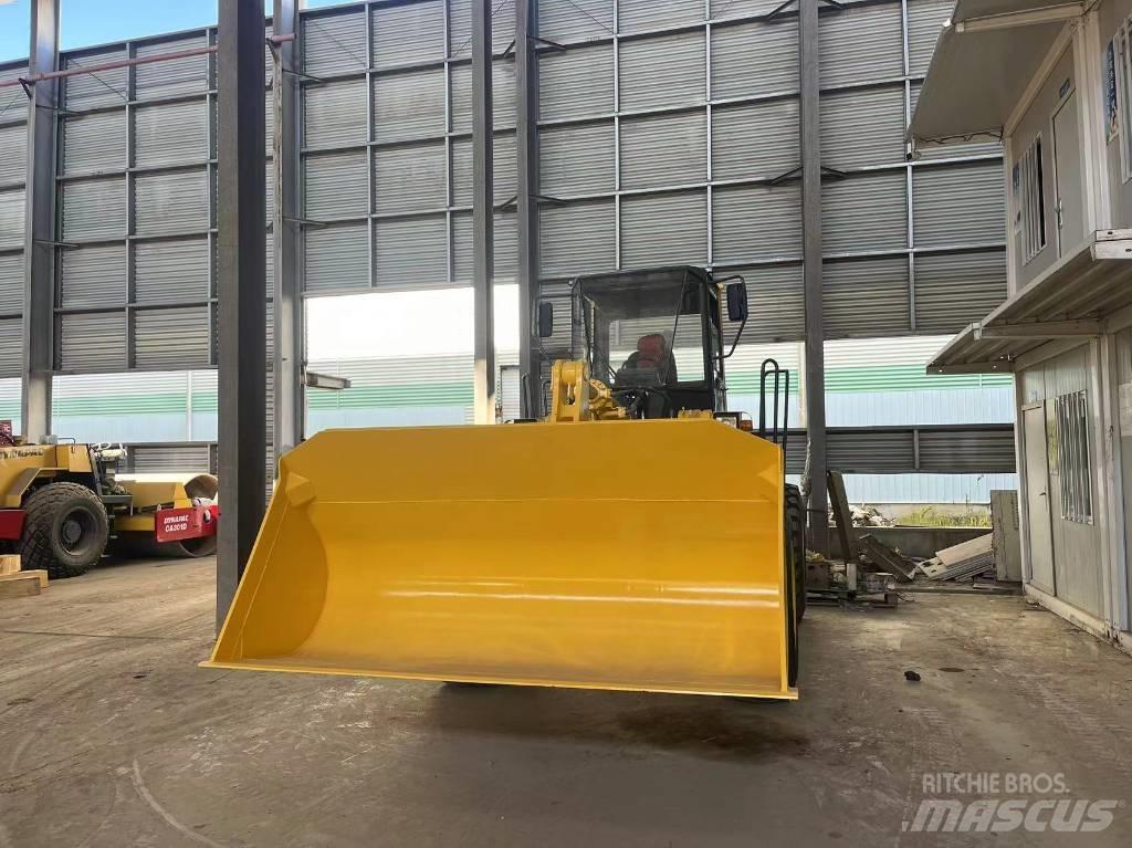 Komatsu WA 320-3 轮式装载机