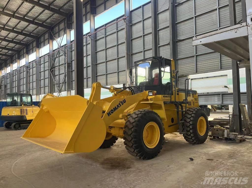 Komatsu WA 320-3 轮式装载机