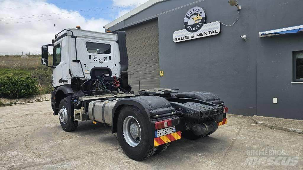 Mercedes-Benz 2045 牵引车
